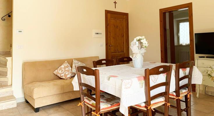 La Collina Apartman Monsampietro Morico Szoba fotó