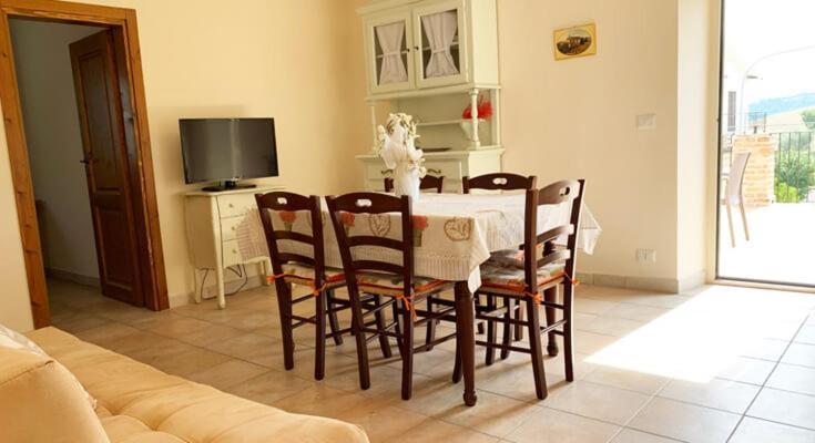 La Collina Apartman Monsampietro Morico Szoba fotó